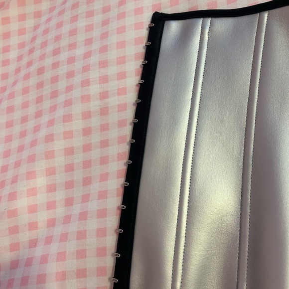 Short torso waist trainer / corset - Picture 4 of 5